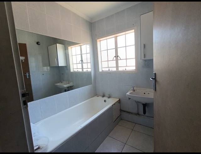3 BEDROOM HOUSE FOR SALE IN NEWLANDS EAST